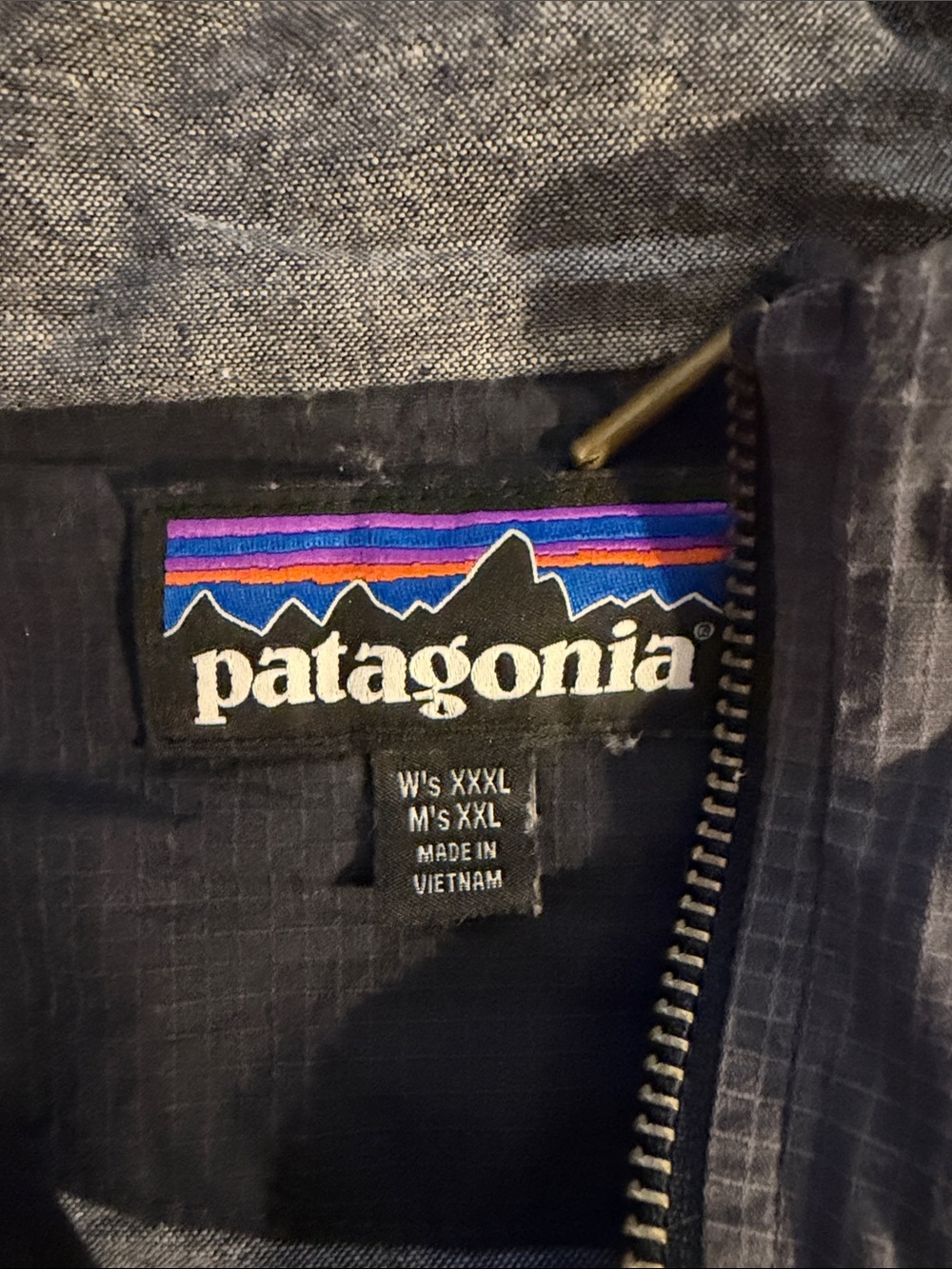 Patagonia Men's or Women’s Lightweight Hooded Jacket in Charcoal Gray - Picture 2 of 6